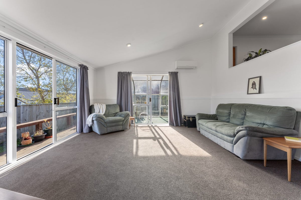 118 Discovery Drive, Whitby, Porirua - Carousel 2