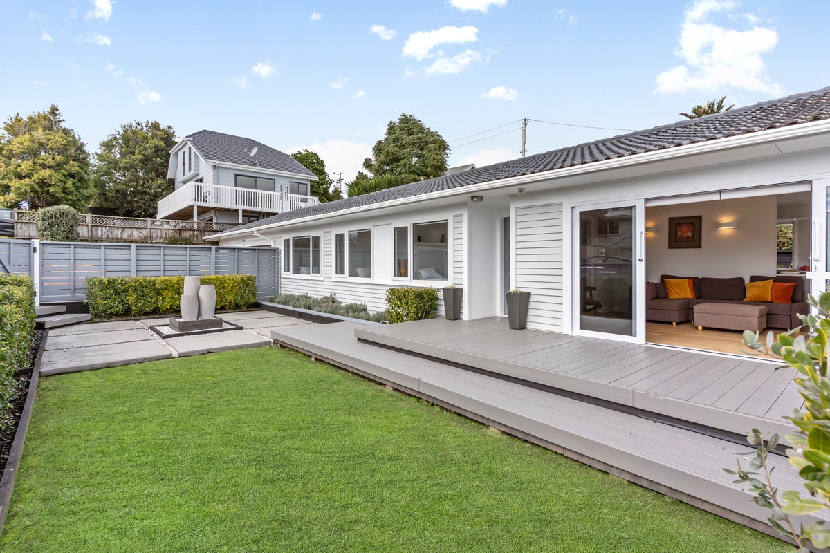 6 Stott Avenue, Birkdale, Auckland - Carousel 2