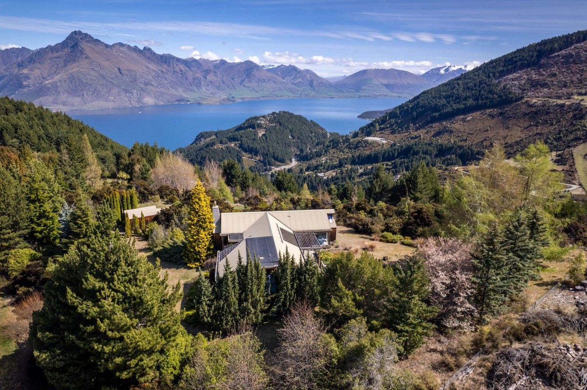 143 Alpine Retreat Road, Ben Lomond, Queenstown - Carousel 1