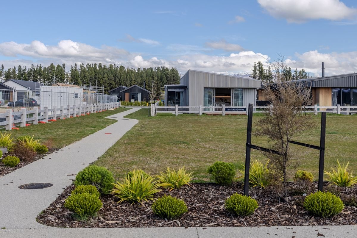 146 Burdon Loop, LAKE HAWEA - Carousel 2