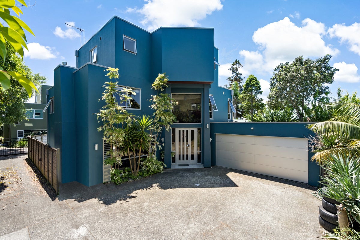 239B Meola Road, Point Chevalier, Auckland - Carousel 1