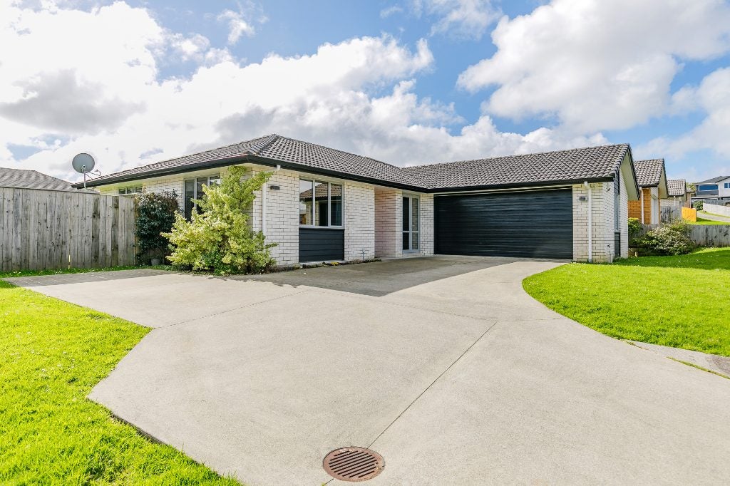 15 Karika Place, Massey, Auckland - Carousel 2