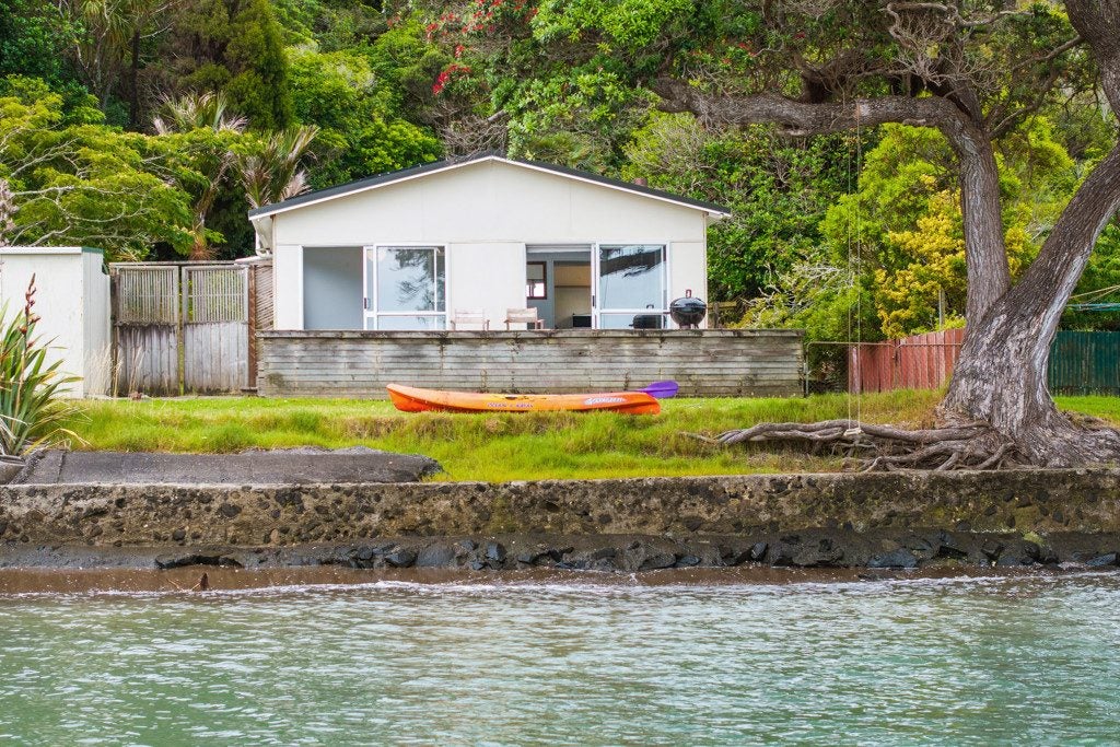 3 Foster Avenue, Huia, Auckland - Carousel 2