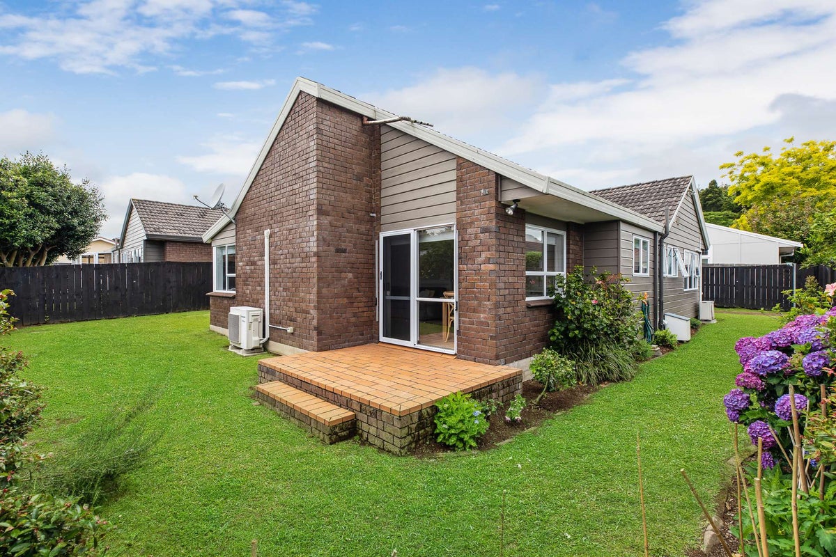 2/17 Beach Road, Pahurehure, Papakura - Carousel 1
