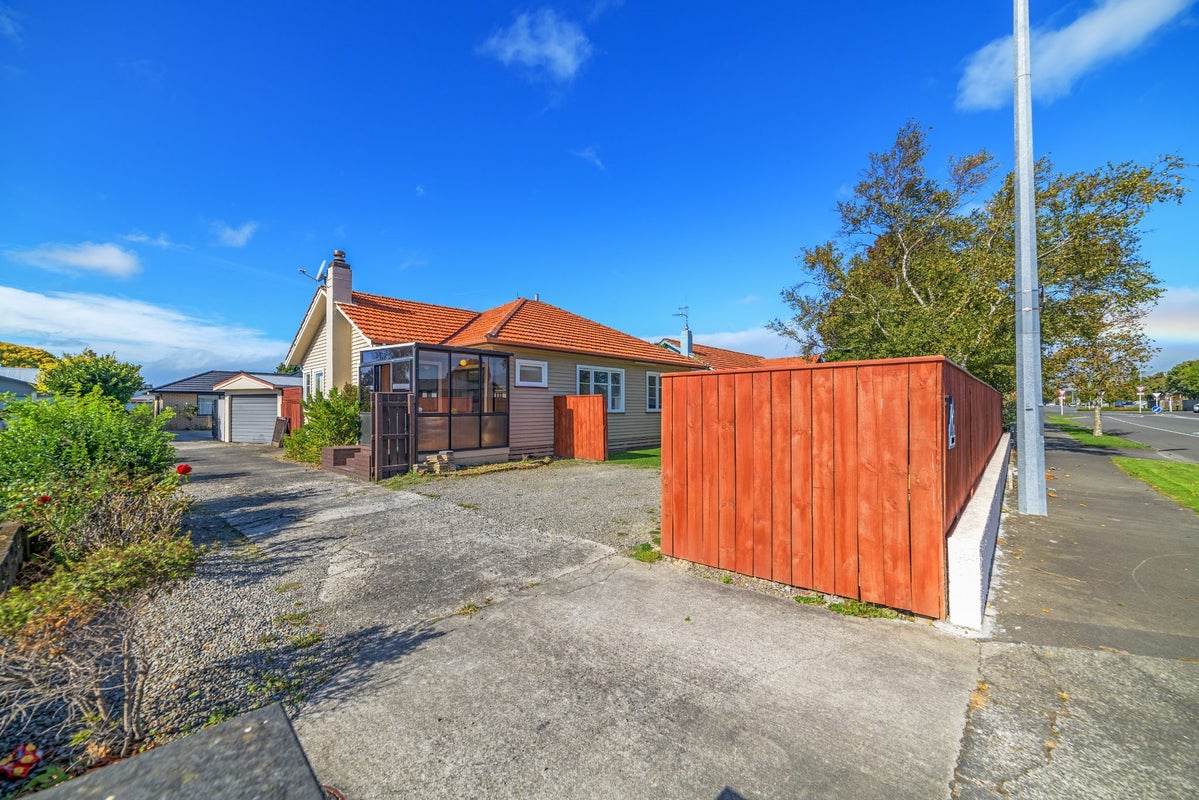 327 Botanical Road, West End, Palmerston North - Carousel 19