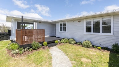 39 Stewart Drive, Newlands, Wellington - Carousel 1