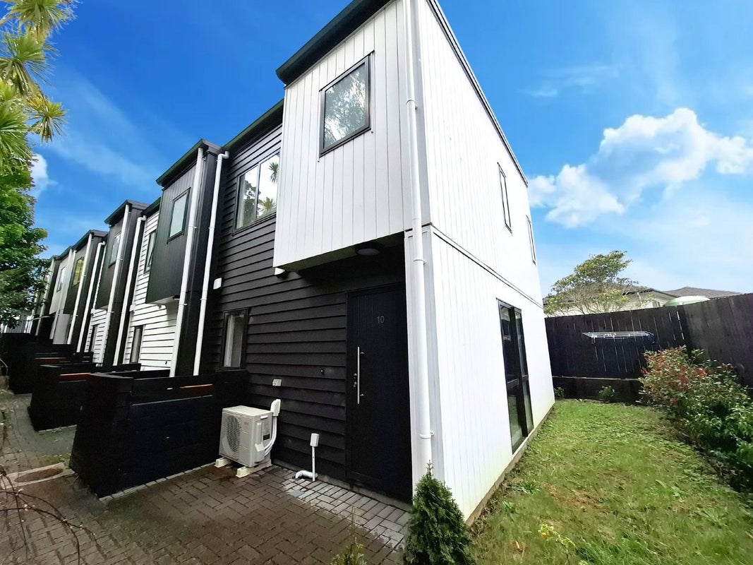 10/47 Awaroa Road, Sunnyvale, Auckland - Carousel 1
