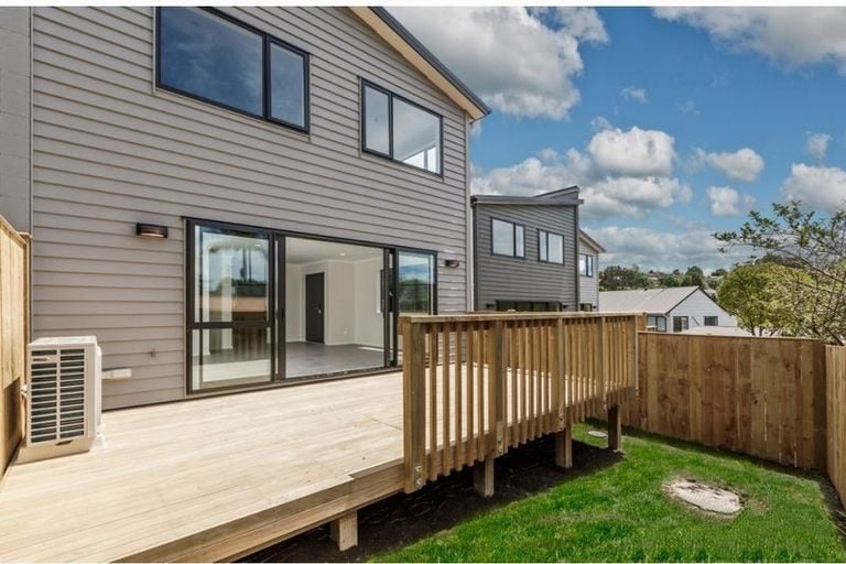 10C Neilon Place, Northcross, Auckland - Carousel 1