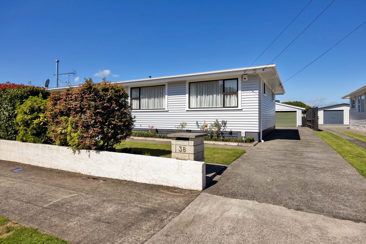 38 Cameron Street, Hawera - Carousel 32
