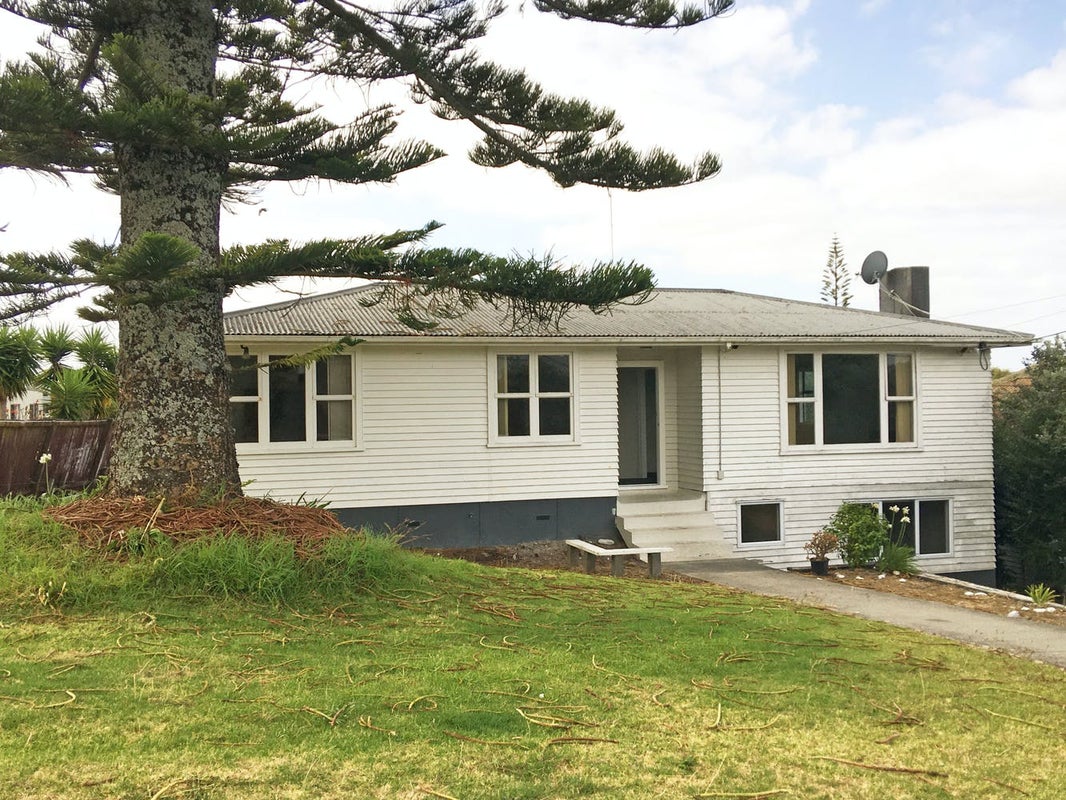 4 Utting Street, Birkdale, Auckland - Carousel 1