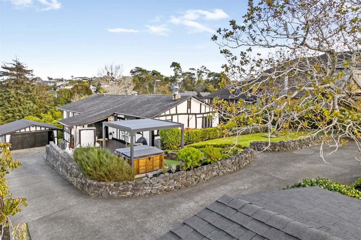 51 Cockle Bay Road, Cockle Bay, Auckland - Carousel 1