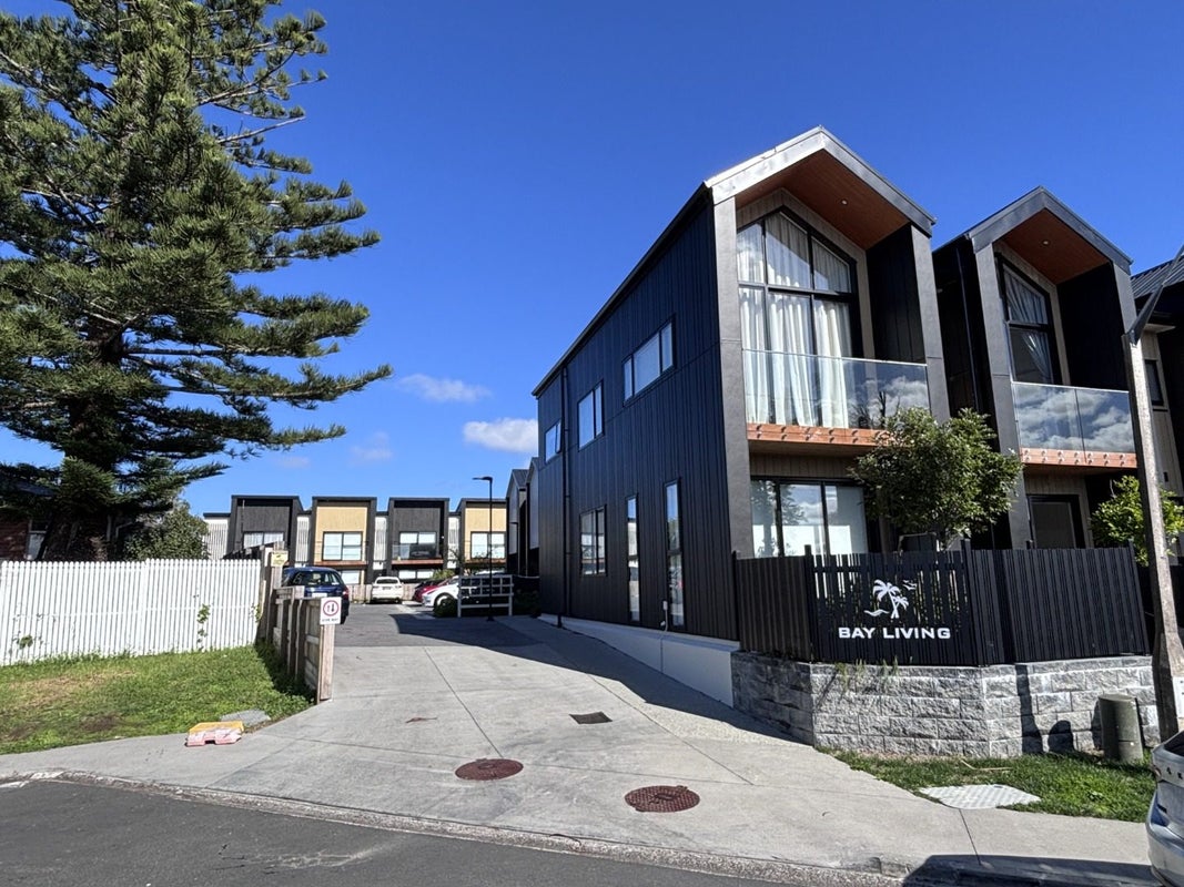27F Dawnhaven Drive, Te Atatu Peninsula, Auckland - Carousel 1