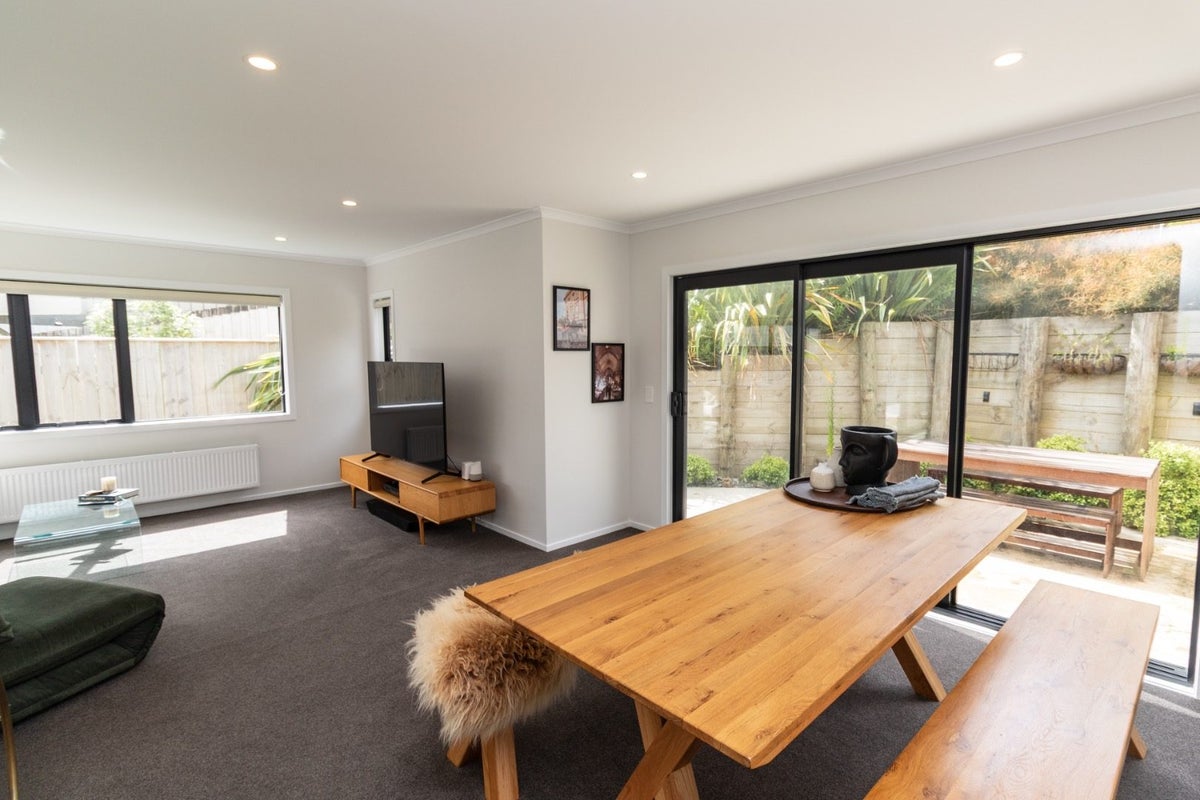 41 Glanmire Road, Newlands, Wellington - Carousel 2