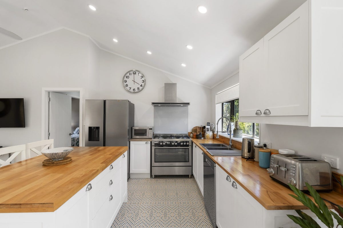 56 Polkinghorne Drive, Manly, Whangaparaoa - Carousel 1