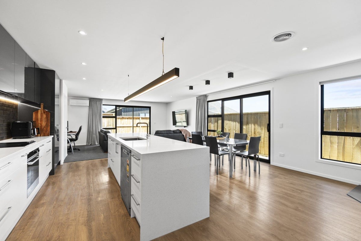93 Jack Hanley Drive, Jacks Point, Queenstown - Carousel 1