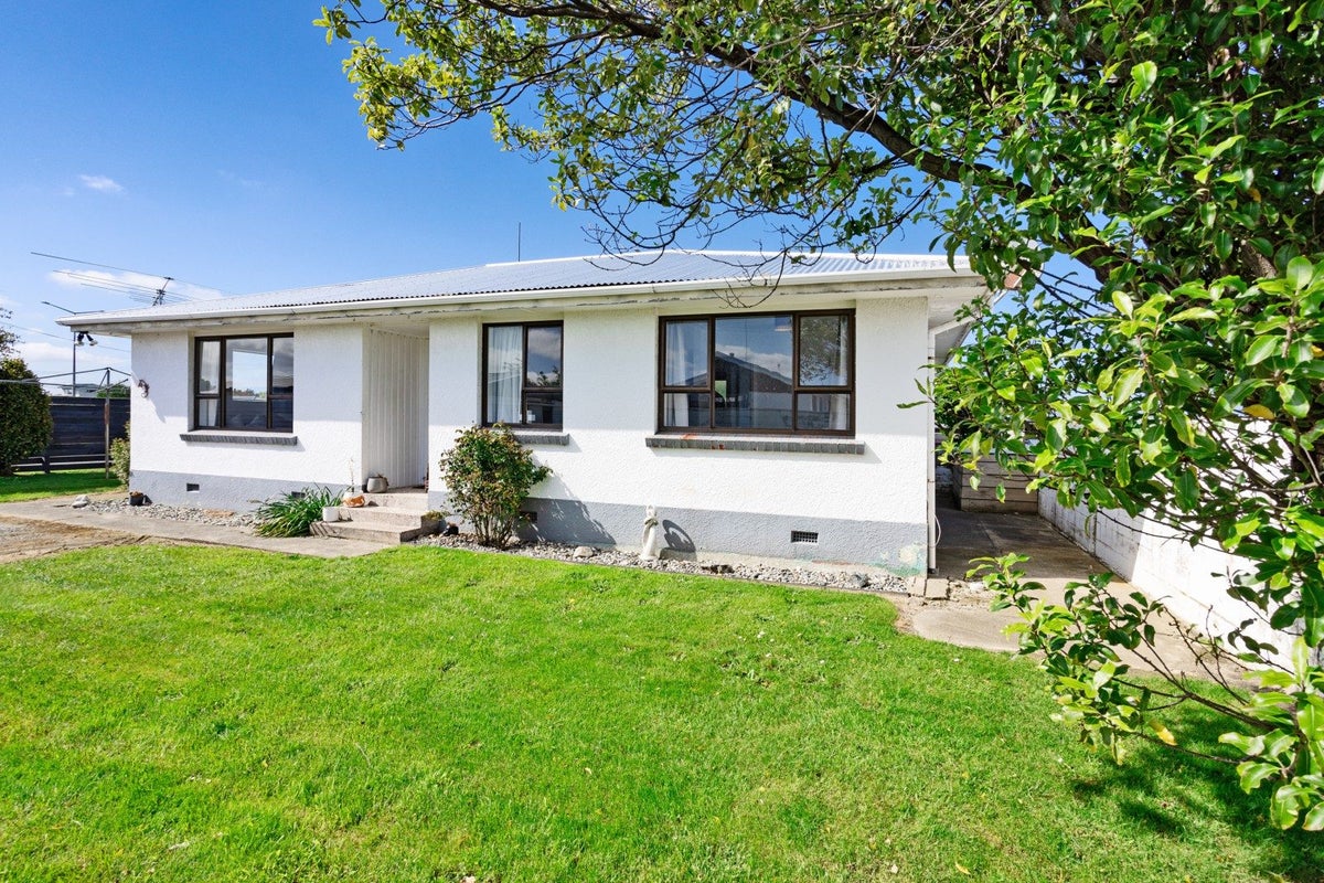 16 Stirrat Street, Kingswell, Invercargill - Carousel 1