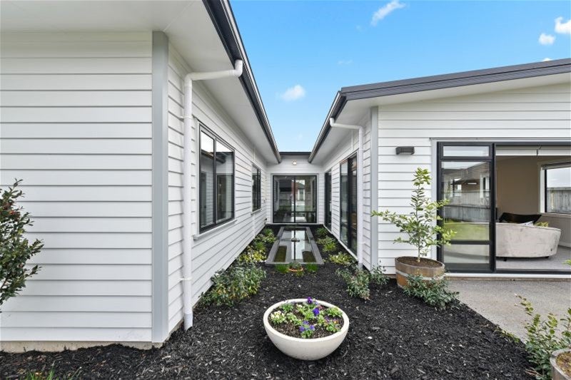 23 Helen June Avenue, Flagstaff, Hamilton - Carousel 1