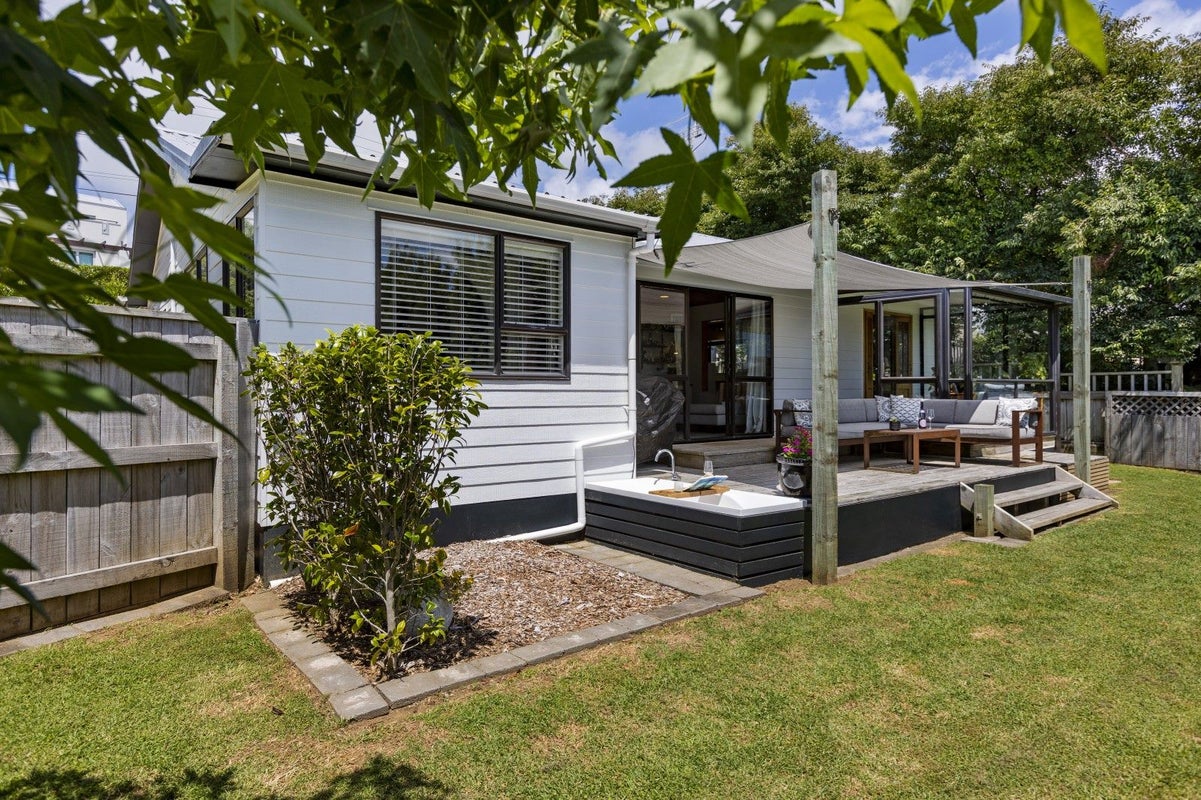 192 Mangorei Road, Merrilands, New Plymouth - Carousel 2
