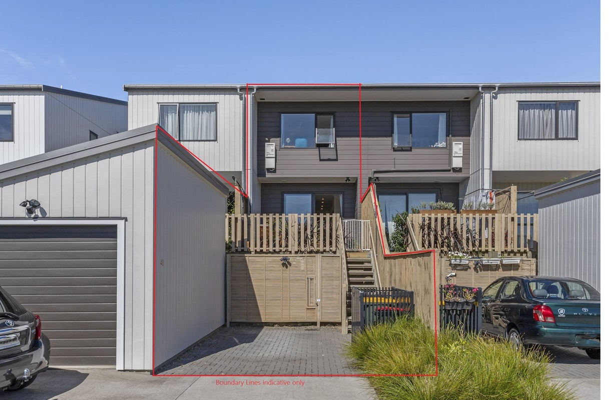 40 Pukewhero Rise, Westgate, Auckland - Carousel 1