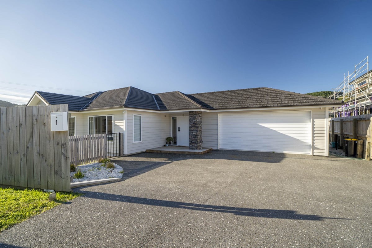 1 Hattersley Grove, Churton Park, Wellington - Carousel 1