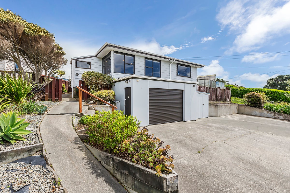26 Waiuta Street, Titahi Bay, Porirua - Carousel 1