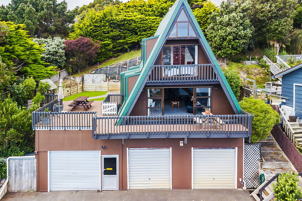 1 Mapplebeck Street, Titahi Bay, Porirua - Carousel 1