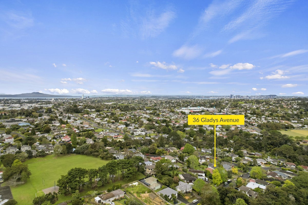 36 Gladys Avenue, Glenfield, Auckland - Carousel 19