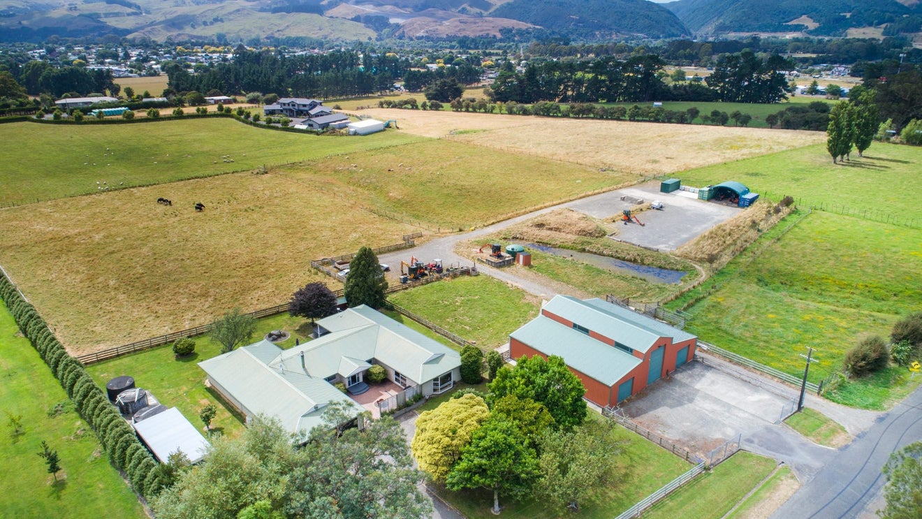 42 Harrisons Line, Palmerston North - Carousel 1