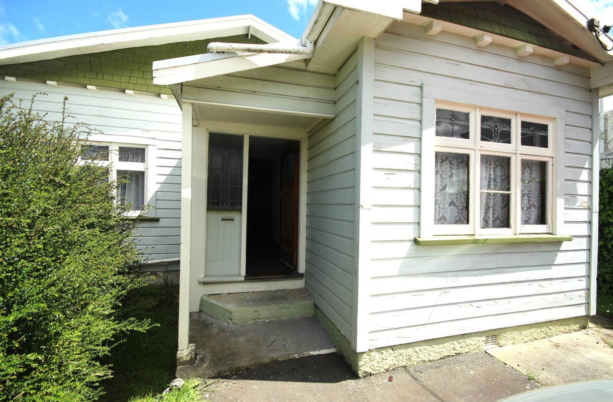 15 Carlyle Street, North East Valley, Dunedin - Carousel 1