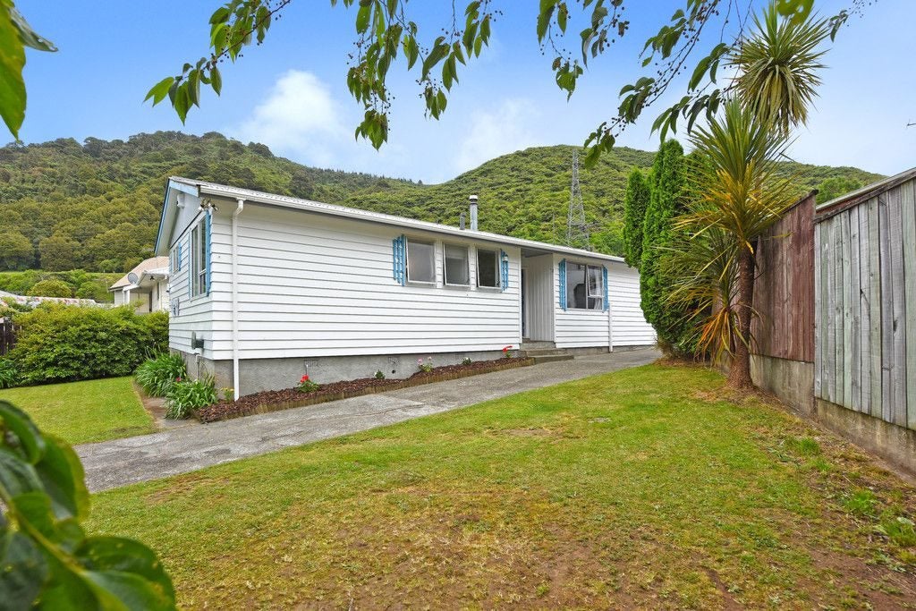 71 Hartford Crescent, Totara Park, Upper Hutt - Carousel 3