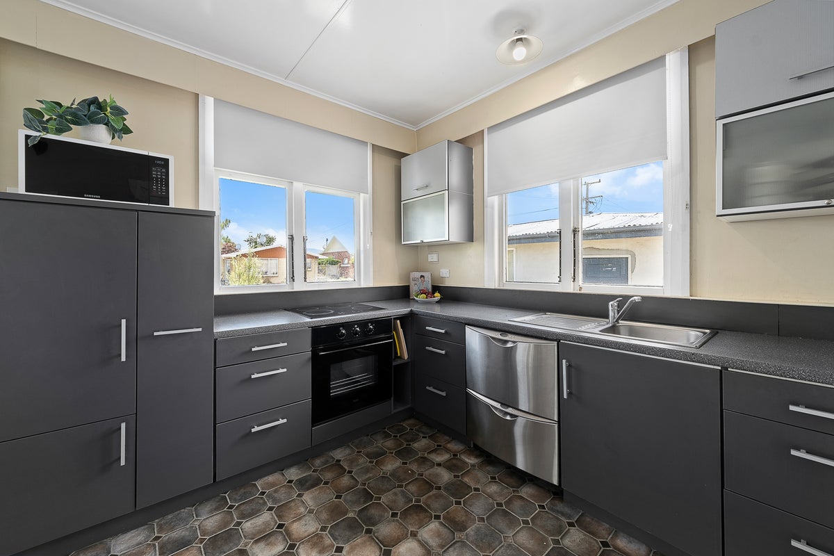 34 Hutcheson Street, Mayfield, Blenheim - Carousel 2