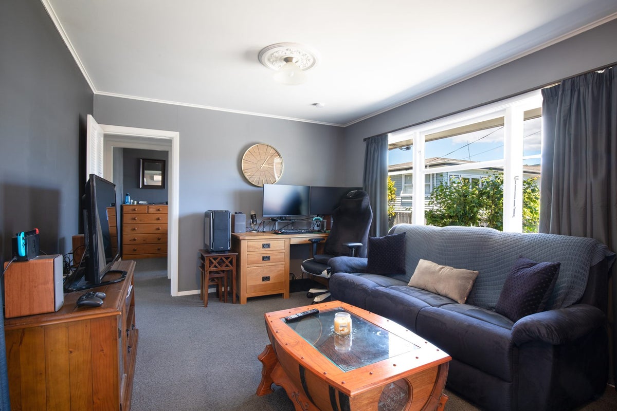 19A Rosina Street, Clouston Park, Upper Hutt - Carousel 2