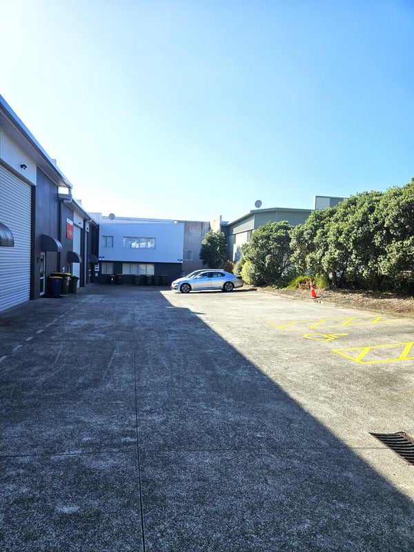 1/4 Dallan Place, Rosedale, Auckland - Carousel 1