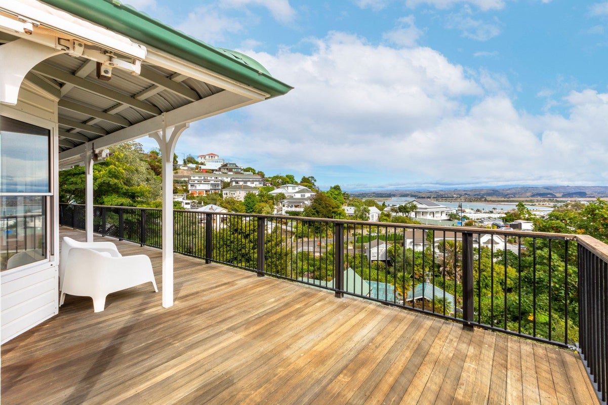 23 Denholm Road, Hospital Hill, Napier - Carousel 1