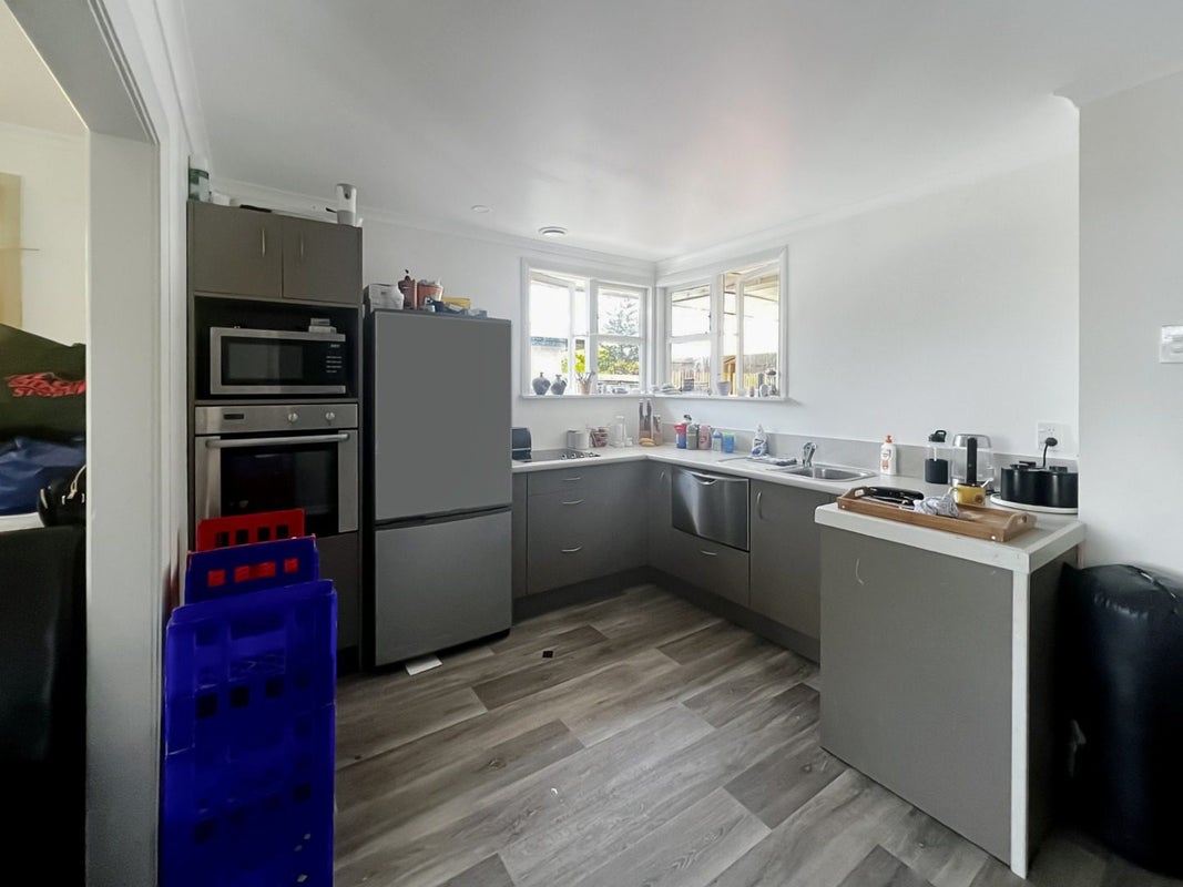 16 Glasgow Street, Takaro, Palmerston North - Carousel 2