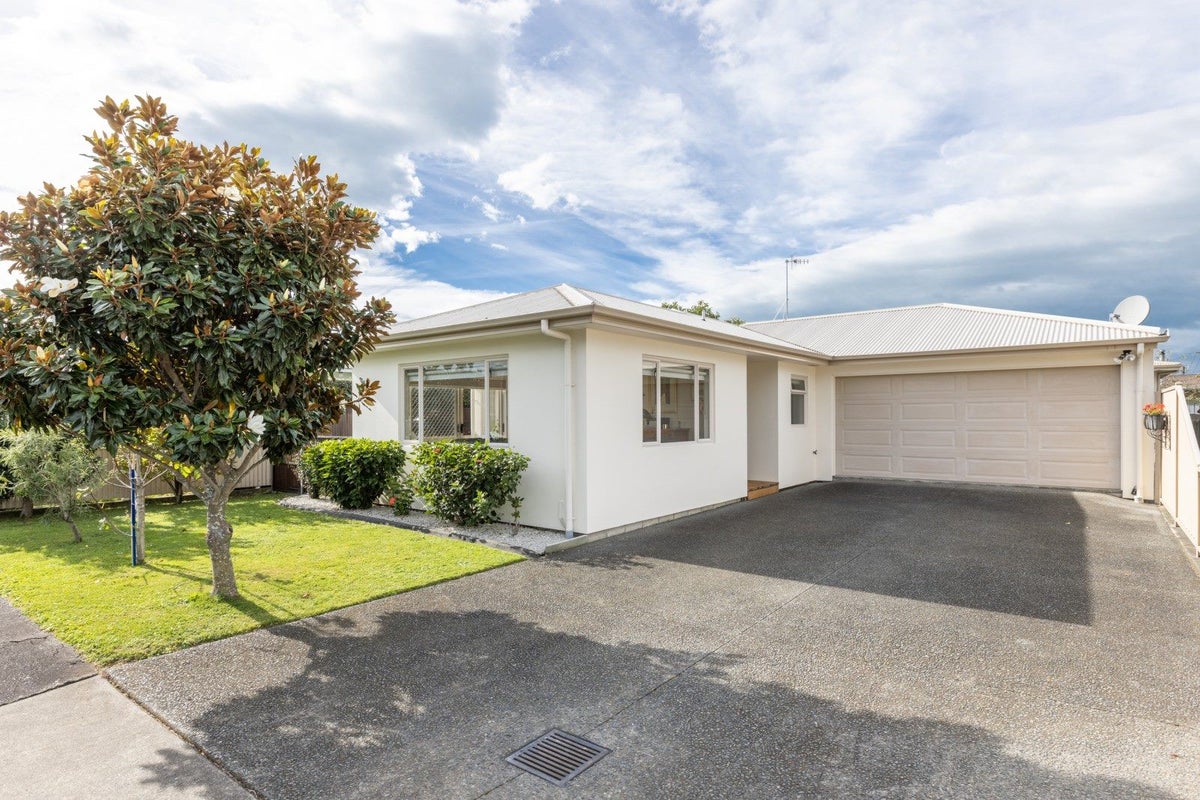 14 Cassino Crescent, Onekawa, Napier - Carousel 1