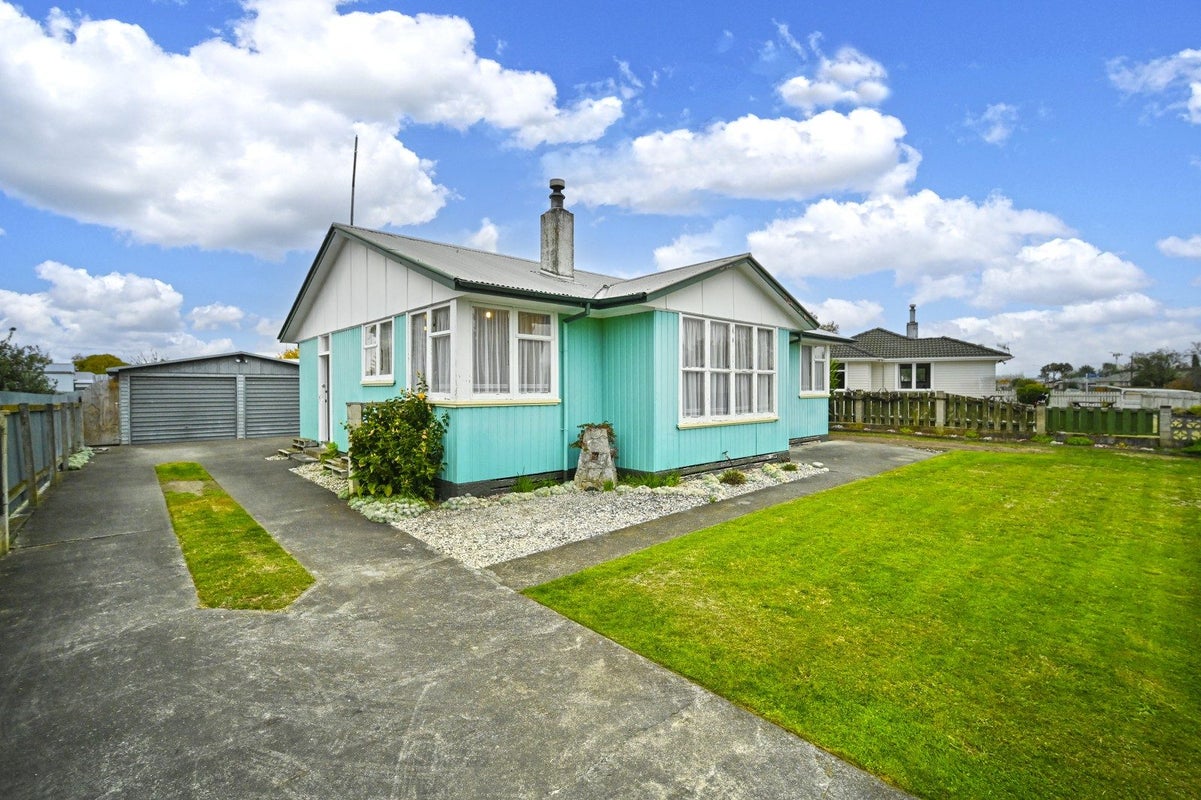 33 Liverpool Crescent, Flaxmere, Hastings - Carousel 1