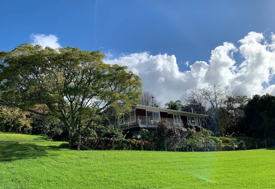198 Sandspit Road, Shelly Park, Auckland - Carousel 18