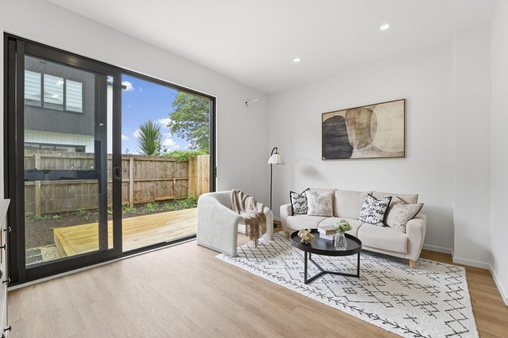 6/30 Smythe Road, Henderson, Auckland - Carousel 1