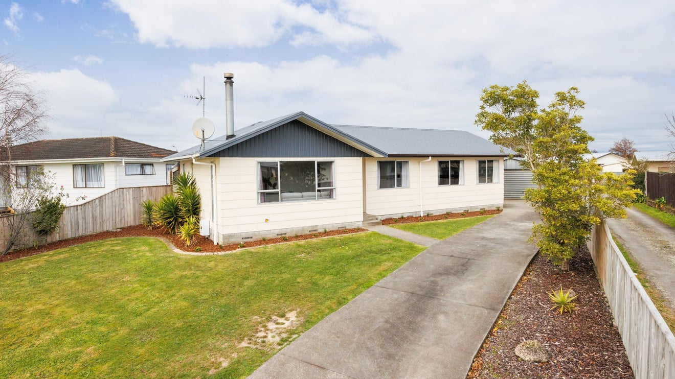 18 Cumberland Place, Kelvin Grove, Palmerston North - Carousel 1