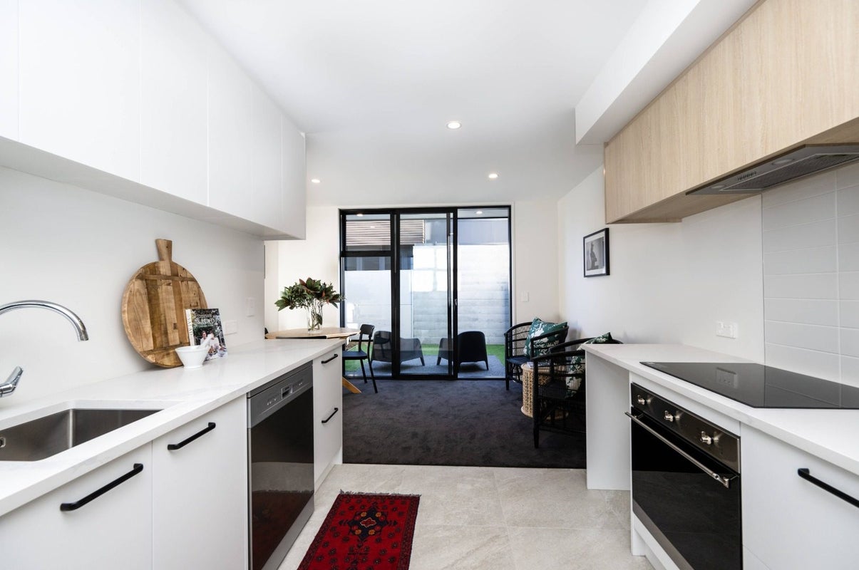 4/35 Gracefield Avenue, Christchurch Central, Christchurch - Carousel 1