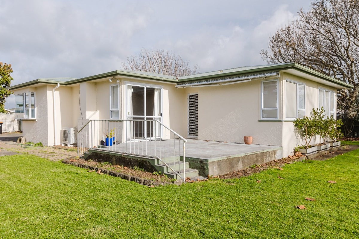5 Panako Place, Awapuni, Palmerston North - Carousel 1
