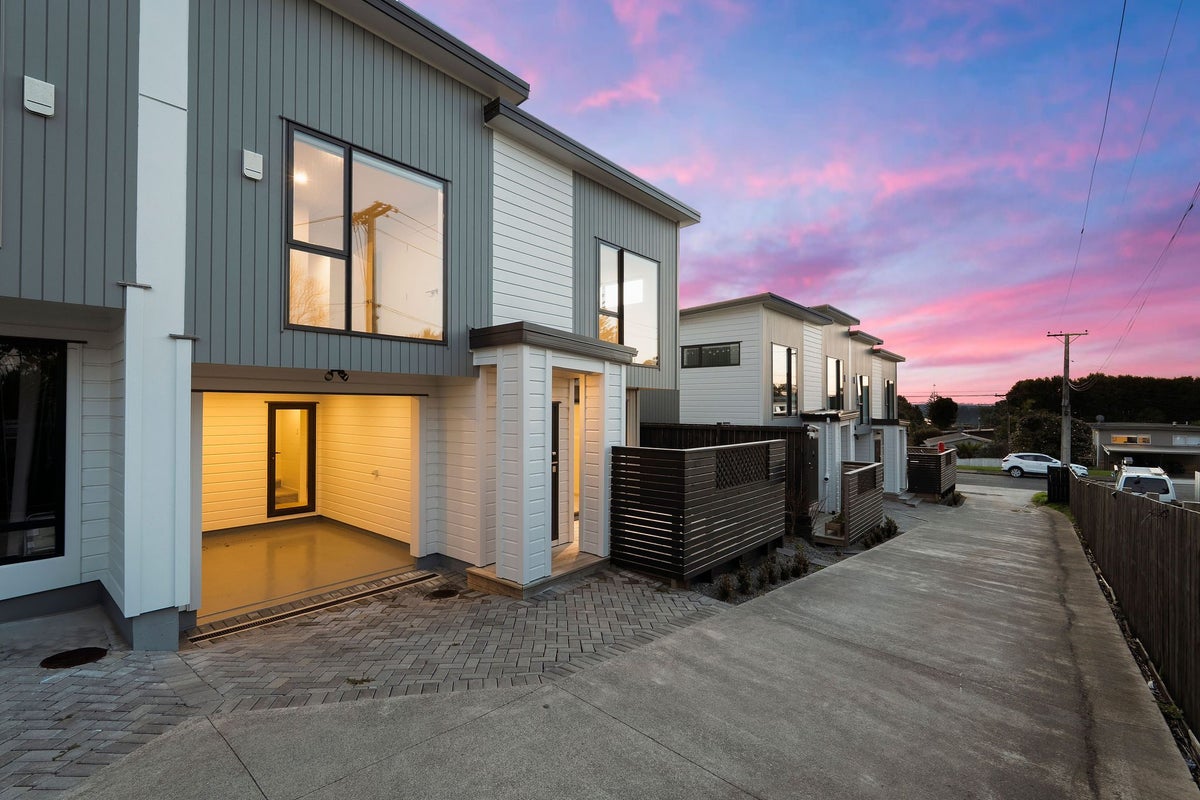 8C Neptune Avenue, Beach Haven, North Shore City, Auckland - Carousel 2
