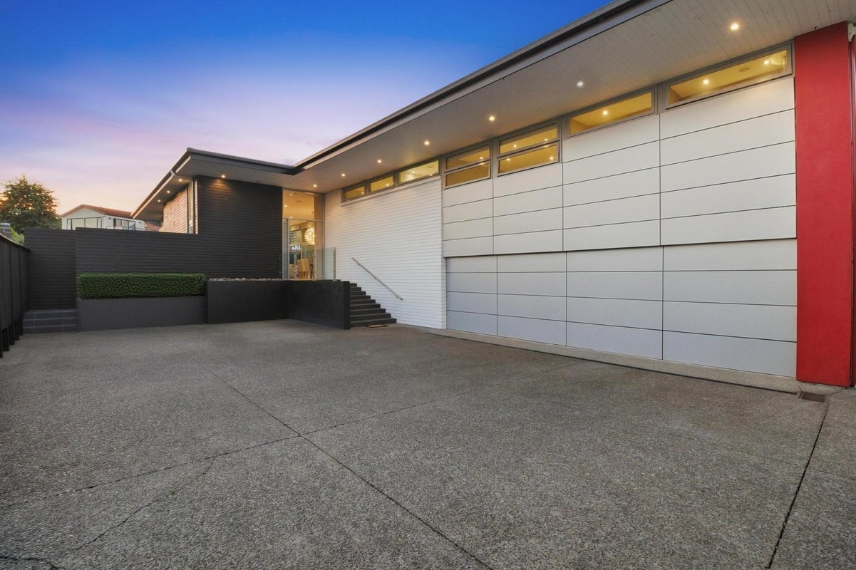 12 Highlight Parade, Te Atatu South, Auckland - Carousel 1
