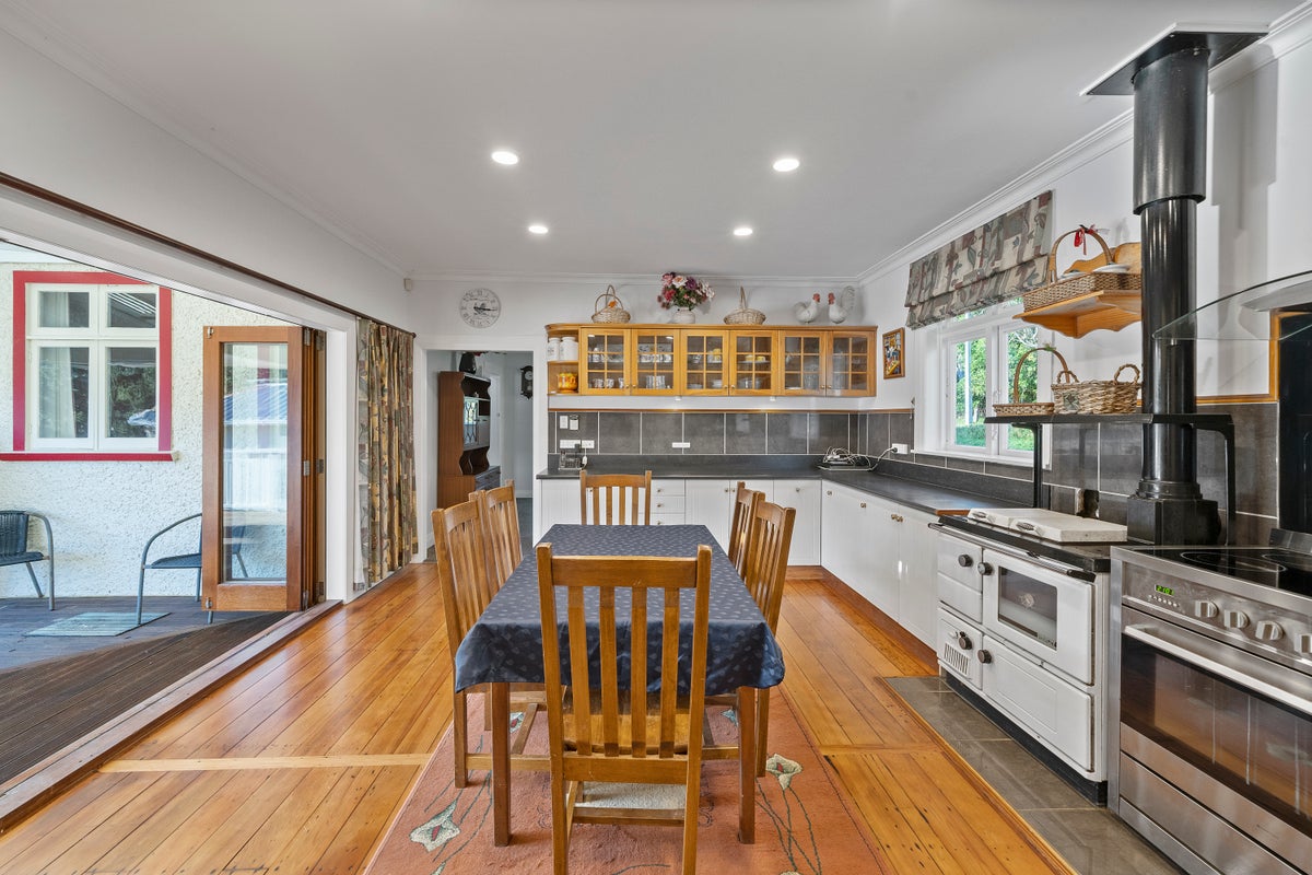 1090 Coast Road, Wainuiomata Coast, Wainuiomata - Carousel 2