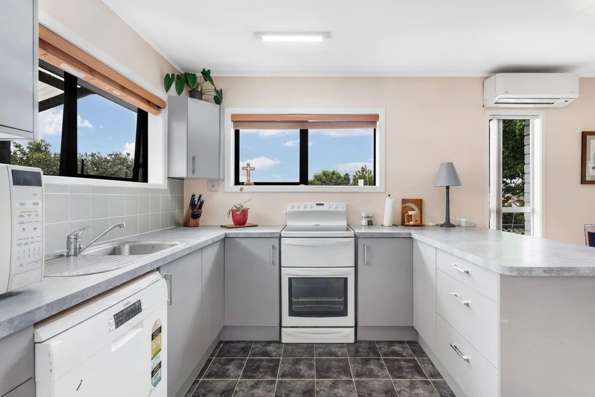 58B Mirrabooka Avenue, Botany Downs, Auckland - Carousel 2