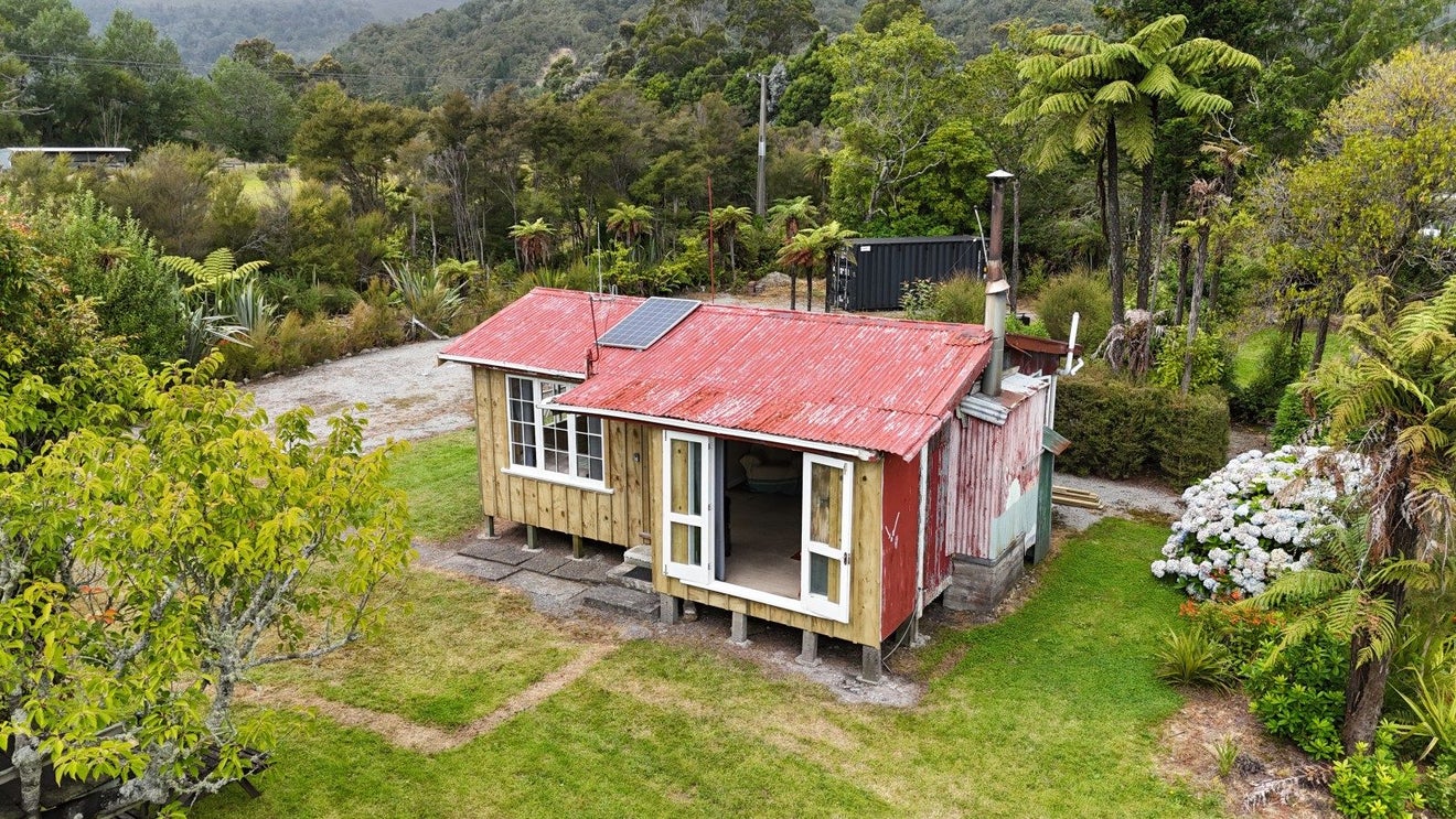 18 McGill Street, Waimangaroa, Westport - Carousel 1