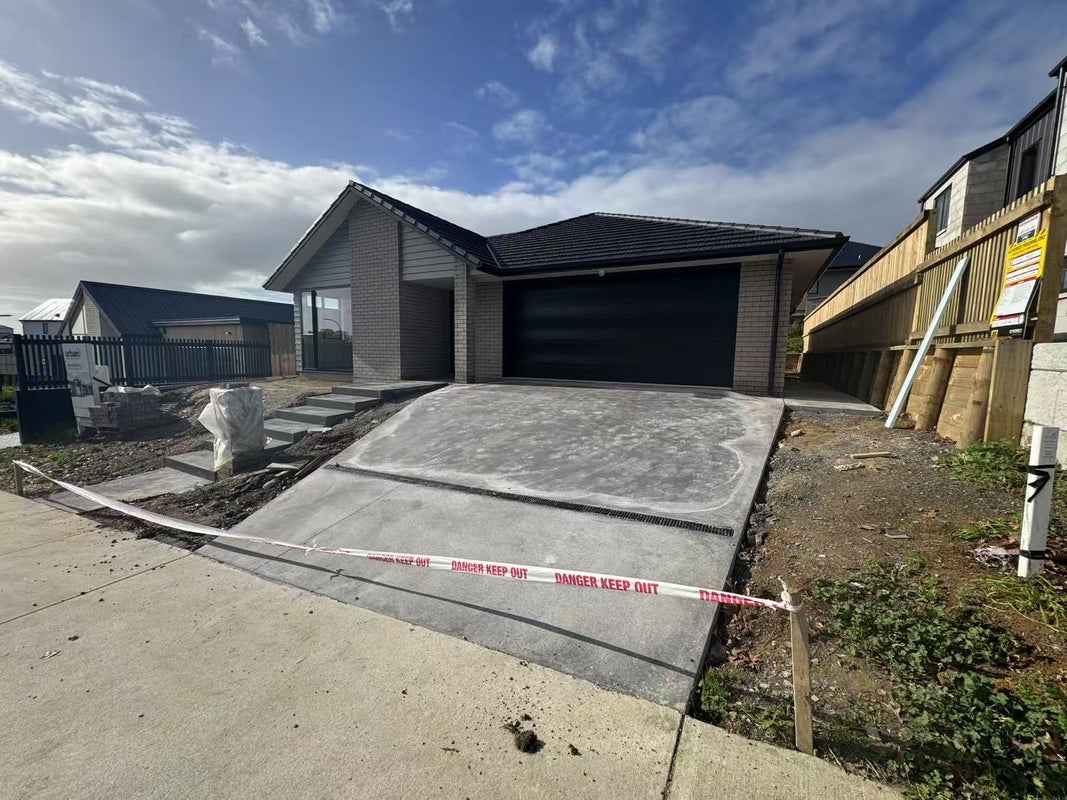 11 Taahunui Rise, Peacocke, Hamilton - Carousel 1