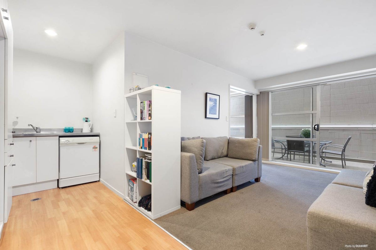 1/8 Clayton Street, Newmarket, Auckland - Carousel 1