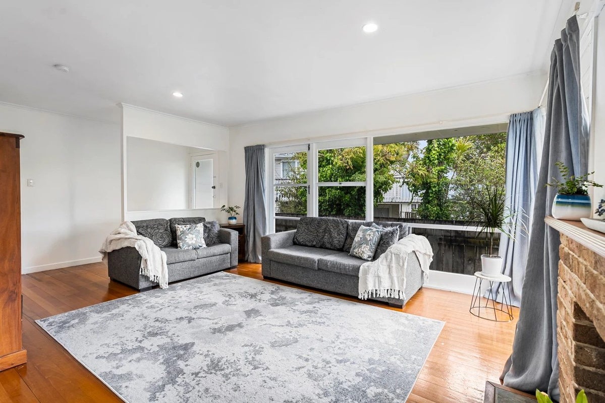 15 Levesque Street, Birkdale, Auckland - Carousel 2